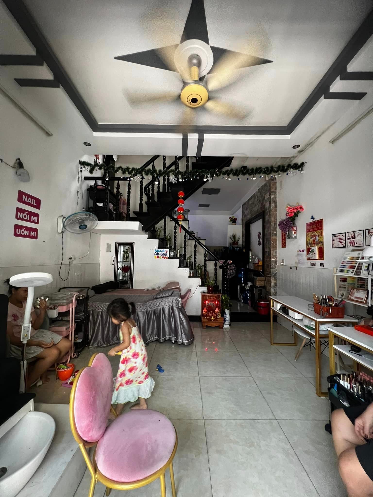 Bán nhà hẻm 32.7m² Tây Thạnh Tân Phú, 2 lầu, giá 5.5 tỷ