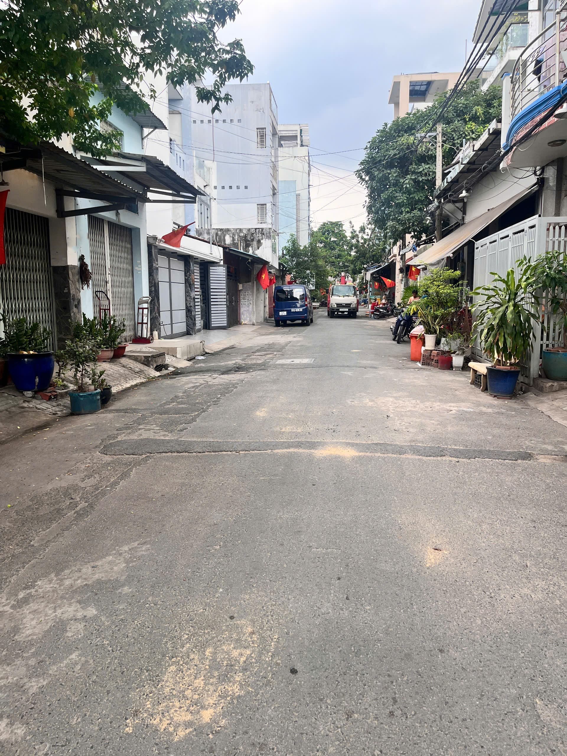 Bán nhà hẻm 6.9x26.5m đường Lê Văn Quới TP.HCM giá 12 tỷ